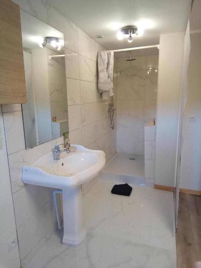 Logement De Charme Coinches Екстер'єр фото