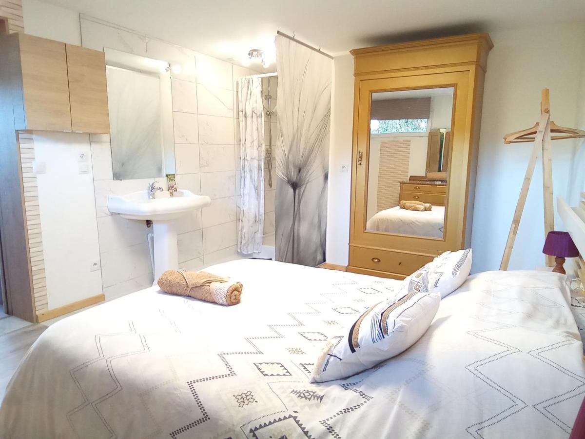 Logement De Charme Coinches Екстер'єр фото